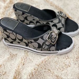 Stunning ❤️.  Coach ‘Alyssa’ sandal, size 9.5, new, box in great condition 💕.